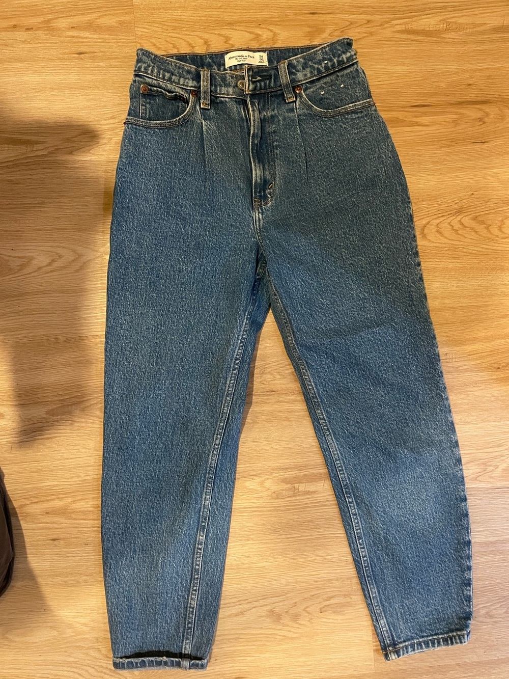Abercrombie 80s mom jeans High-Waist Women's Denim Jeans in Classic Blue